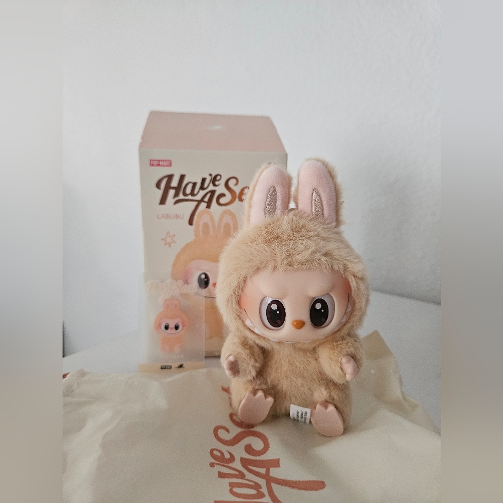 Have A Seat Labubu From Pop Mart - Baba